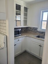 88 Oak St in Westerly, RI - Foto de edificio - Building Photo