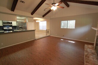6606 Betty Cook Dr in Austin, TX - Building Photo - Building Photo