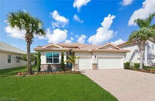 8047 Princeton Dr in Naples, FL - Building Photo