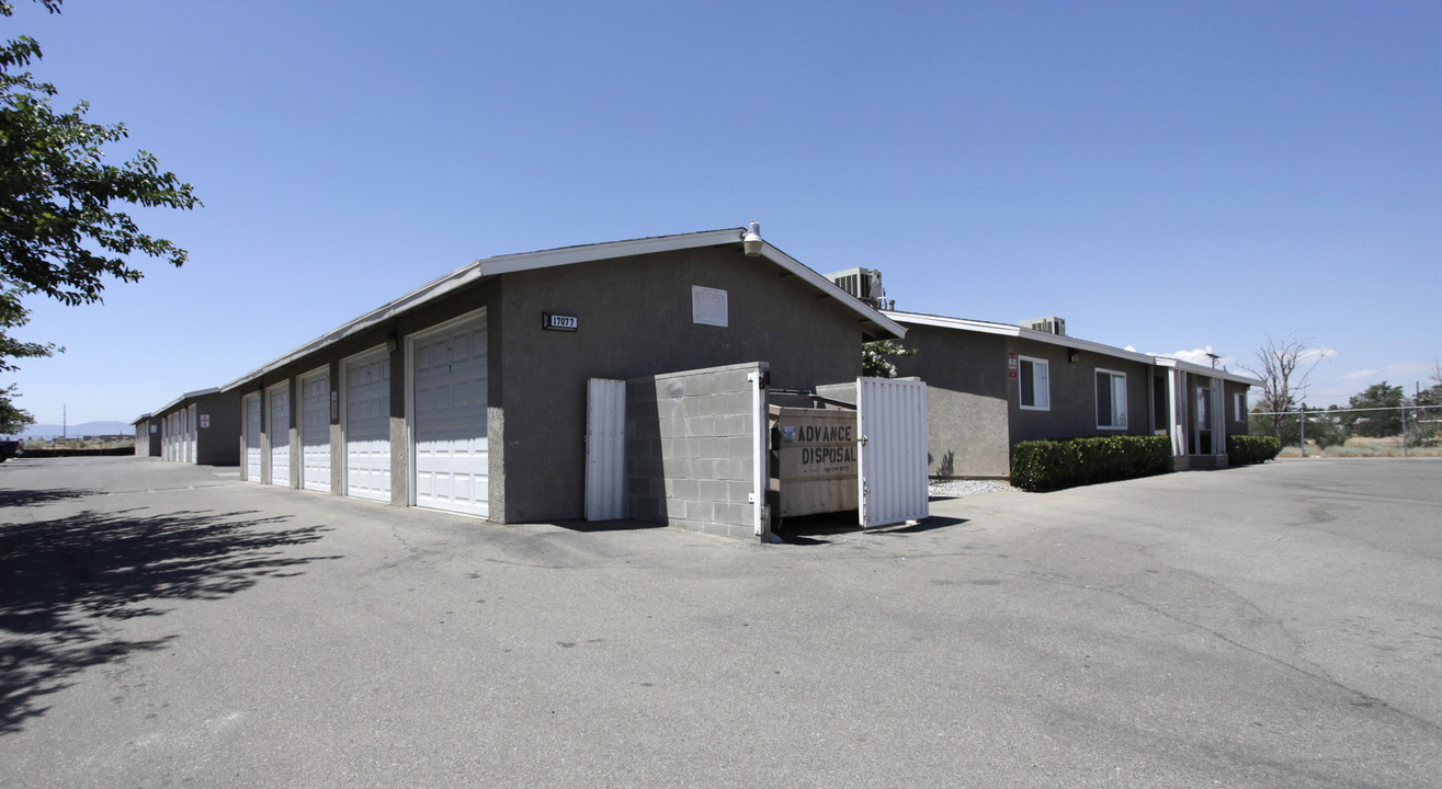 17077 Sultana St in Hesperia, CA - Building Photo