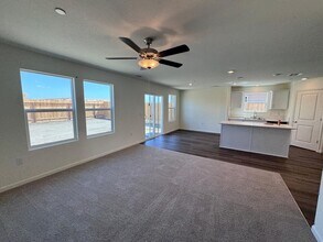 1142 E Cameron Ave in Visalia, CA - Building Photo - Building Photo