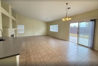 8723 Lighthouse Dr in Bakersfield, CA - Building Photo - Building Photo