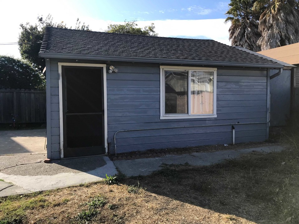 4219 Nevin Ave-Unit -Rear Cottage in Richmond, CA - Building Photo