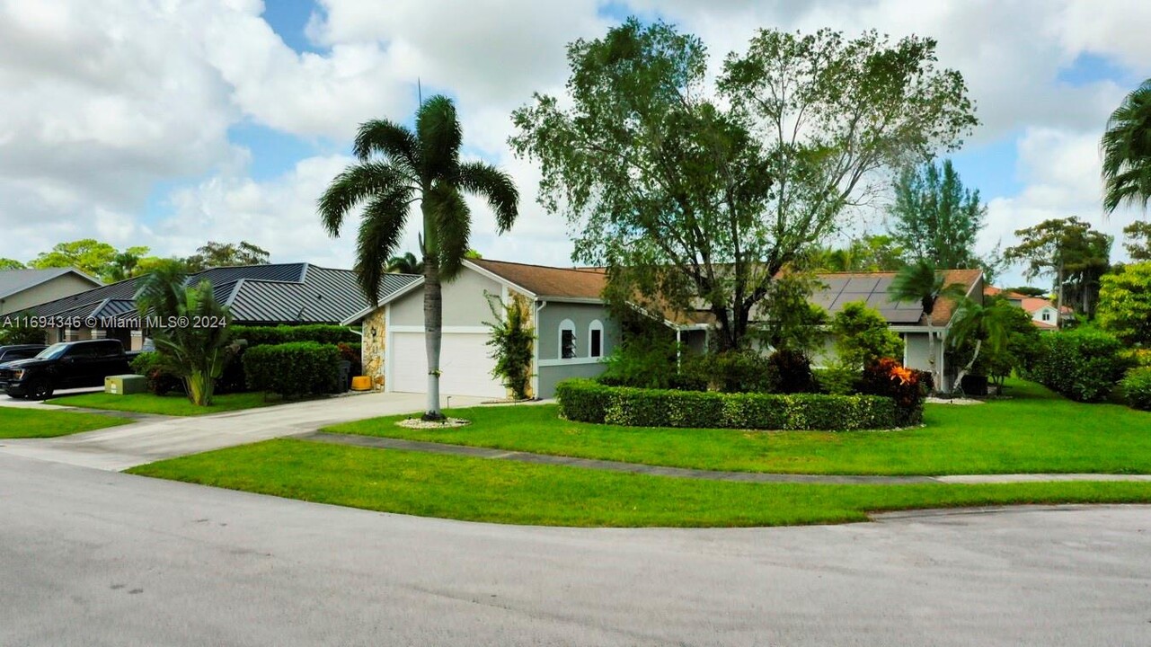 815 Caraway Ct in Wellington, FL - Building Photo