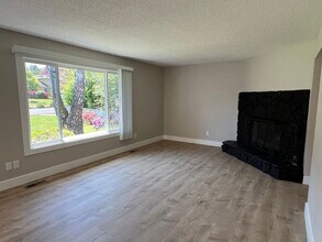 3091 SE 5th St in Gresham, OR - Foto de edificio - Building Photo