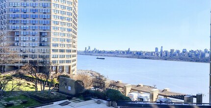7000 JFK Blvd E in Guttenberg, NJ - Building Photo - Building Photo