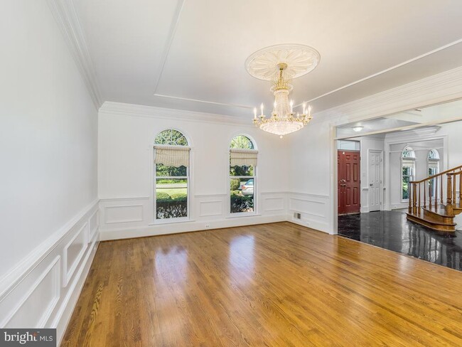 8951 Brook Rd in McLean, VA - Building Photo - Building Photo