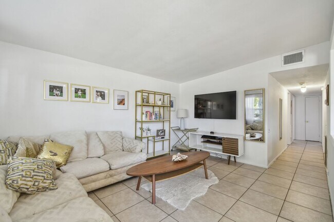 property at 204 Northeast Jefferson Cir N