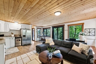 7110 Stagecoach Dr, Unit 1 in Park City, UT - Foto de edificio - Building Photo