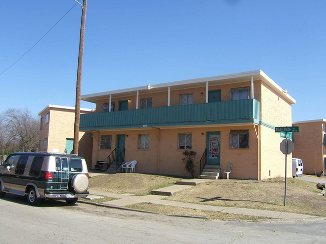 East Side Apartments in Dallas, TX - Foto de edificio - Building Photo