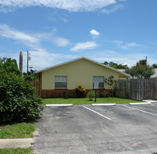 712-716 NE 15th St in Fort Lauderdale, FL - Foto de edificio - Building Photo