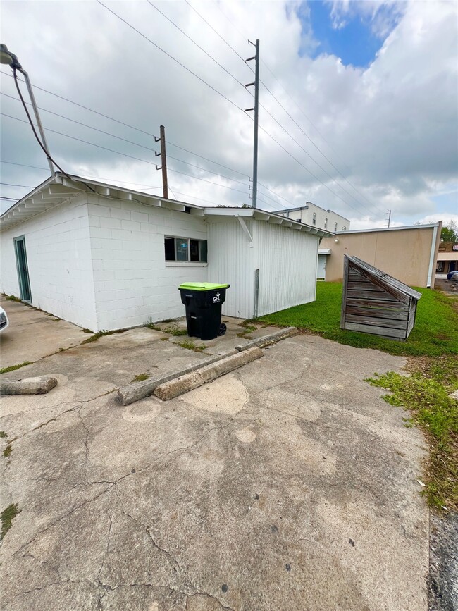3211 School St in Needville, TX - Building Photo - Building Photo