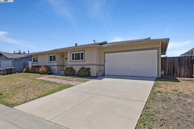 7942 Vomac Rd in Dublin, CA - Building Photo - Building Photo