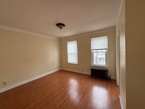 16 Cutler St in Clifton, NJ - Foto de edificio - Building Photo