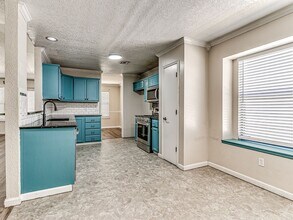 905 Valley Ct in Edmond, OK - Building Photo - Building Photo