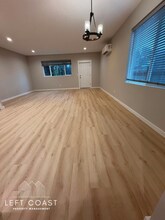 425 SE Inlet Ave in Lincoln City, OR - Building Photo - Building Photo