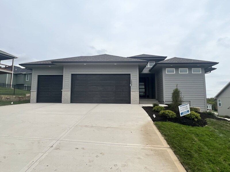 10985 S Millstone Dr in Olathe, KS - Foto de edificio