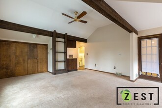 214 Woodsboro Dr, Unit 214 Woodsboro - Upper in Royal Oak, MI - Building Photo - Building Photo