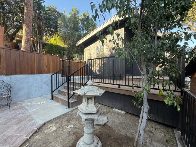 2115 Hyperion Ave in Los Angeles, CA - Building Photo - Building Photo