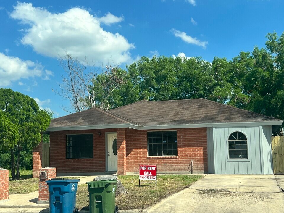 440 Red Rose St in Brownsville, TX - Building Photo