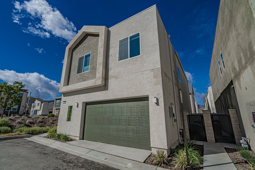 27128 W Scrub Oak Ct in Valencia, CA - Building Photo