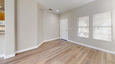 3855 Saintsbury Dr in Sacramento, CA - Foto de edificio - Building Photo