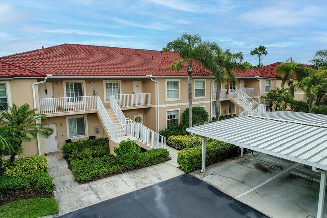 2875 Cypress Trace Cir in Naples, FL - Foto de edificio - Building Photo