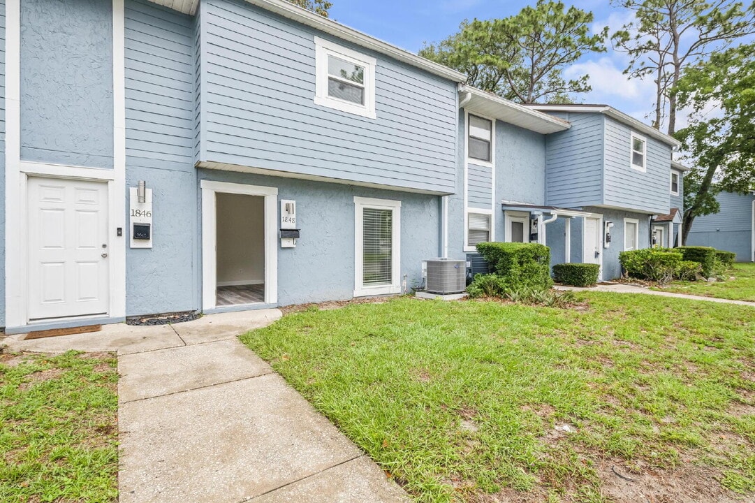 1848 Willowood Dr in Jacksonville, FL - Building Photo