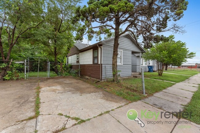 2001 E Elm St in Wichita, KS - Building Photo - Building Photo