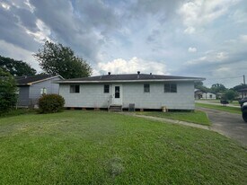 5985 Smith St in Groves, TX - Building Photo