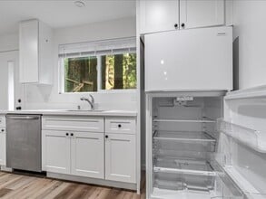 14842 Canyon 1 Rd in Guerneville, CA - Foto de edificio - Building Photo