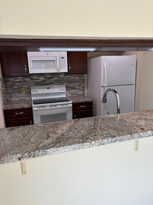 22462 Salem Ave, Unit Salem triplex in Cupertino, CA - Foto de edificio - Building Photo