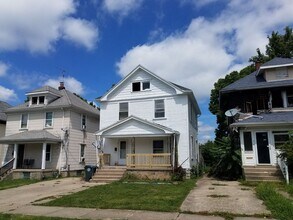 211 Pleasant Ave in Dayton, OH - Building Photo - Building Photo