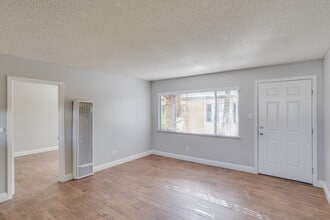 Watch Hill Apartments in Port Hueneme, CA - Foto de edificio - Building Photo