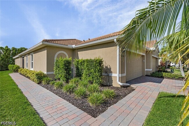 4298 Dutchess Park Rd in Ft. Myers, FL - Building Photo - Building Photo