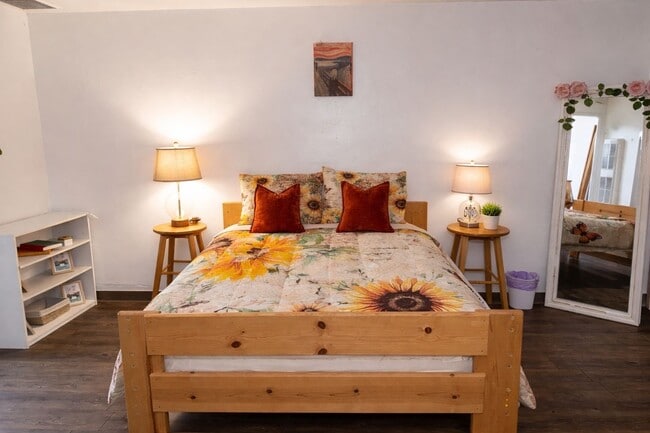 2811-dracena 1/2 Dracena St, Unit 1/2