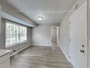 6411 Edenfield Dr in Lithonia, GA - Foto de edificio - Building Photo