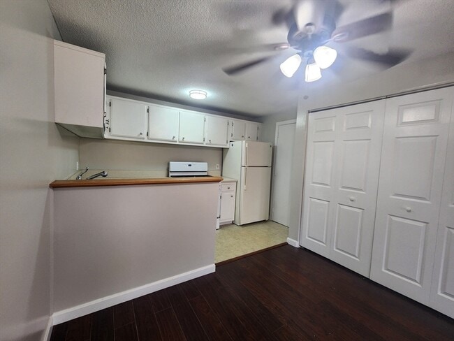 134 Tyngsboro Rd in Chelmsford, MA - Building Photo - Building Photo