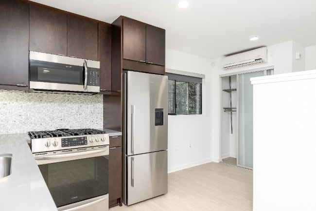 1901 Overland Ave in Los Angeles, CA - Building Photo - Building Photo