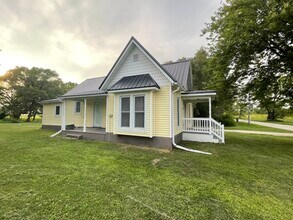 955 Jackson St in Lamont, IA - Building Photo - Building Photo