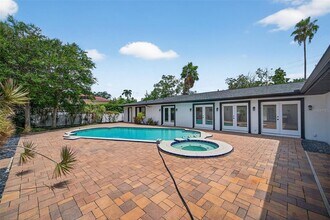 516 W Davis Blvd in Tampa, FL - Foto de edificio - Building Photo