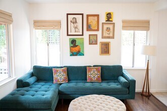 1085 Amoroso Pl in Venice, CA - Building Photo - Building Photo