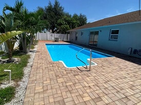 104 NE 15th Pl in Cape Coral, FL - Building Photo