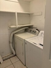 2403 NE 183rd St-Unit -1 in North Miami Beach, FL - Building Photo - Building Photo
