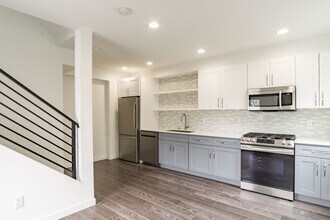 5516 11th Ave NW in Seattle, WA - Building Photo - Building Photo