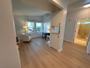 628 Via Bolivia in Vista, CA - Foto de edificio - Building Photo