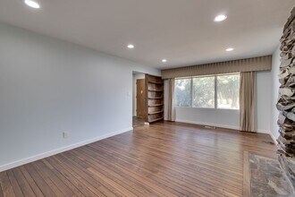 217 165th Ave NE in Bellevue, WA - Building Photo - Building Photo