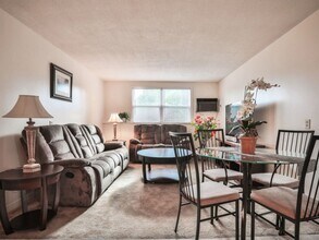 Hudson Gardens in Hudson, NH - Building Photo - Interior Photo