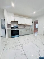 23 Valley in Edgewater, NJ - Building Photo