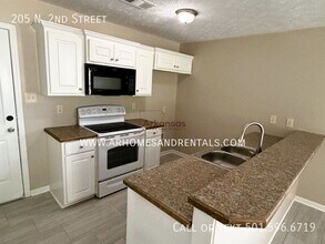 205 N 2nd St in Austin, AR - Building Photo - Building Photo